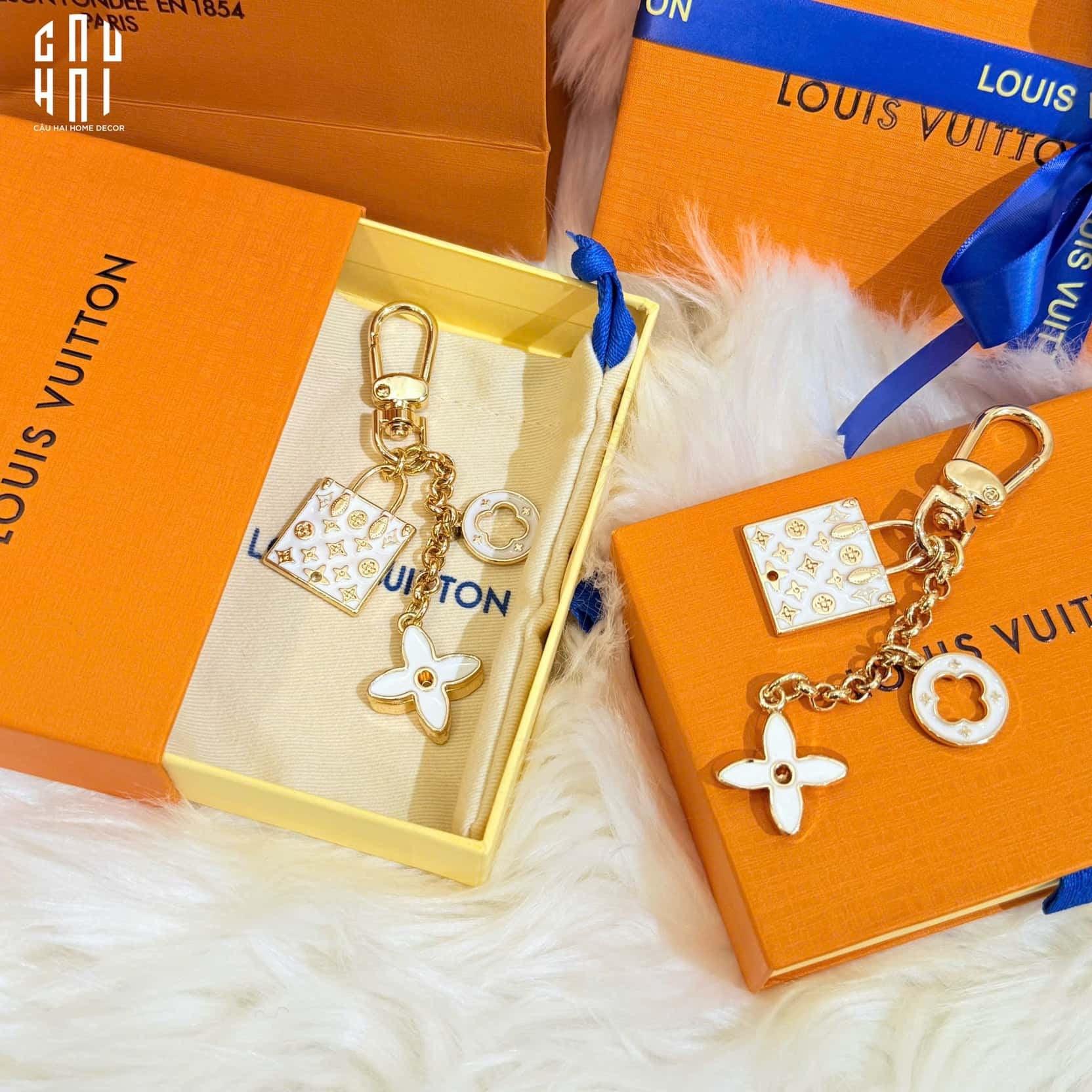 MÓC KHOÁ - CHARM CAO CẤP LOUIS V. HANDBAG - TRẮNG-CẬU HAI HOME DECOR