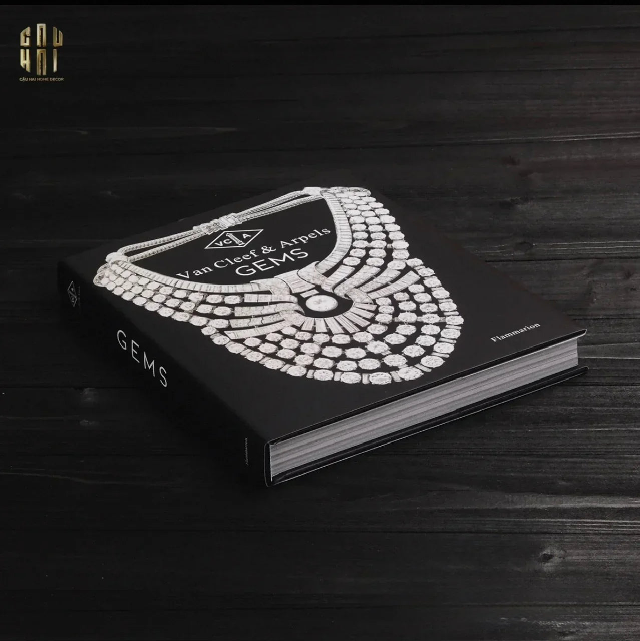Sách Fashion Runway Van Cleef & Arpels Gems. 24.5x29.5x3.5-CẬU HAI HOME DECOR