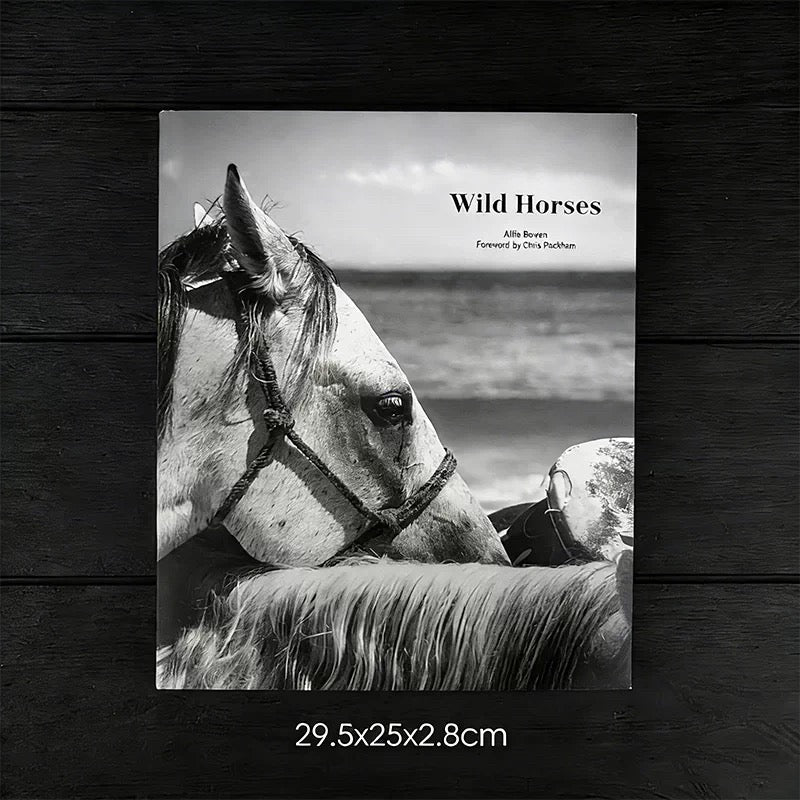 Sách Fashion Runway Wild Horses 29.5x25.2.8-CẬU HAI HOME DECOR