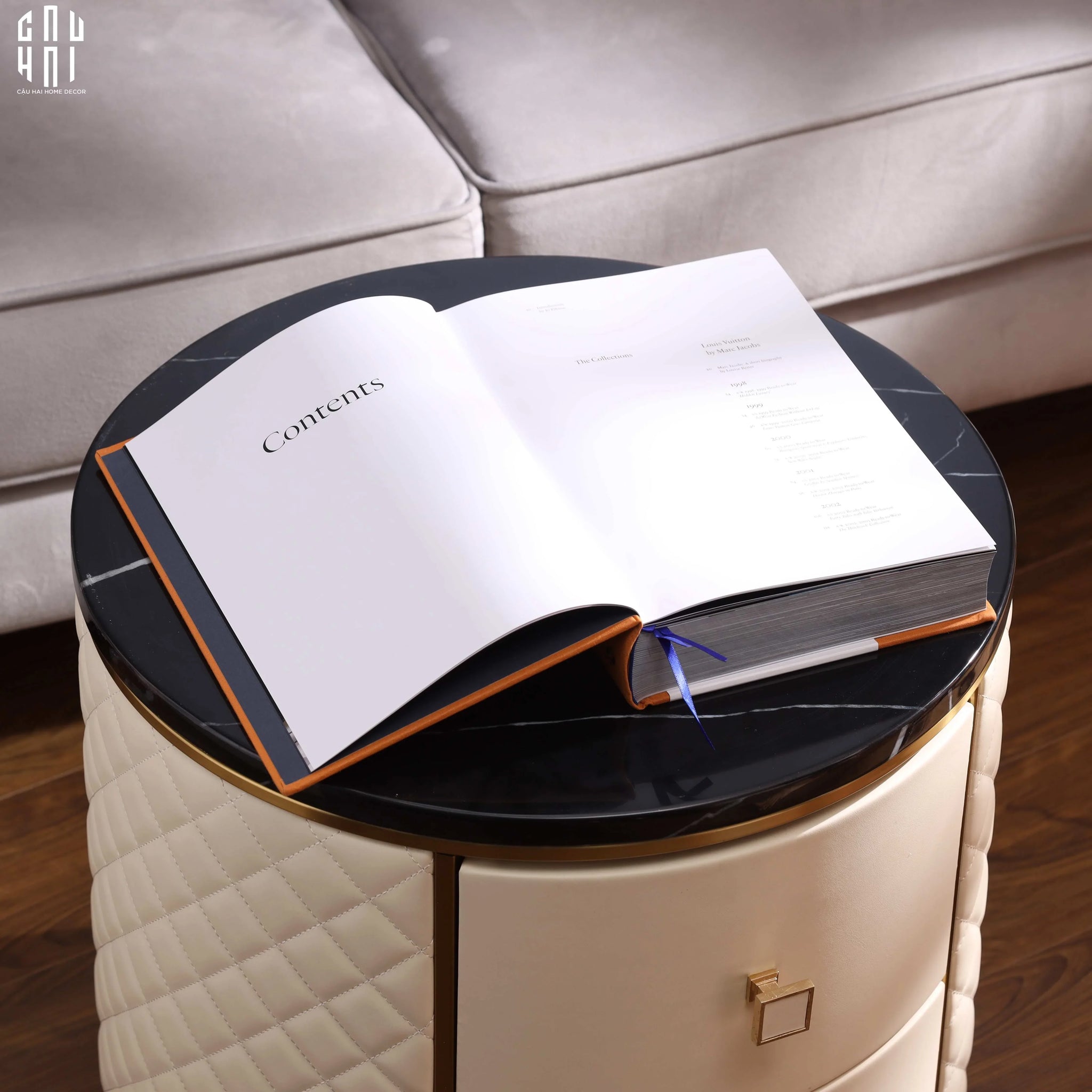 SÁCH LOUIS FASHION RUNWAY - FASHION ERA BOOK-CẬU HAI HOME DECOR