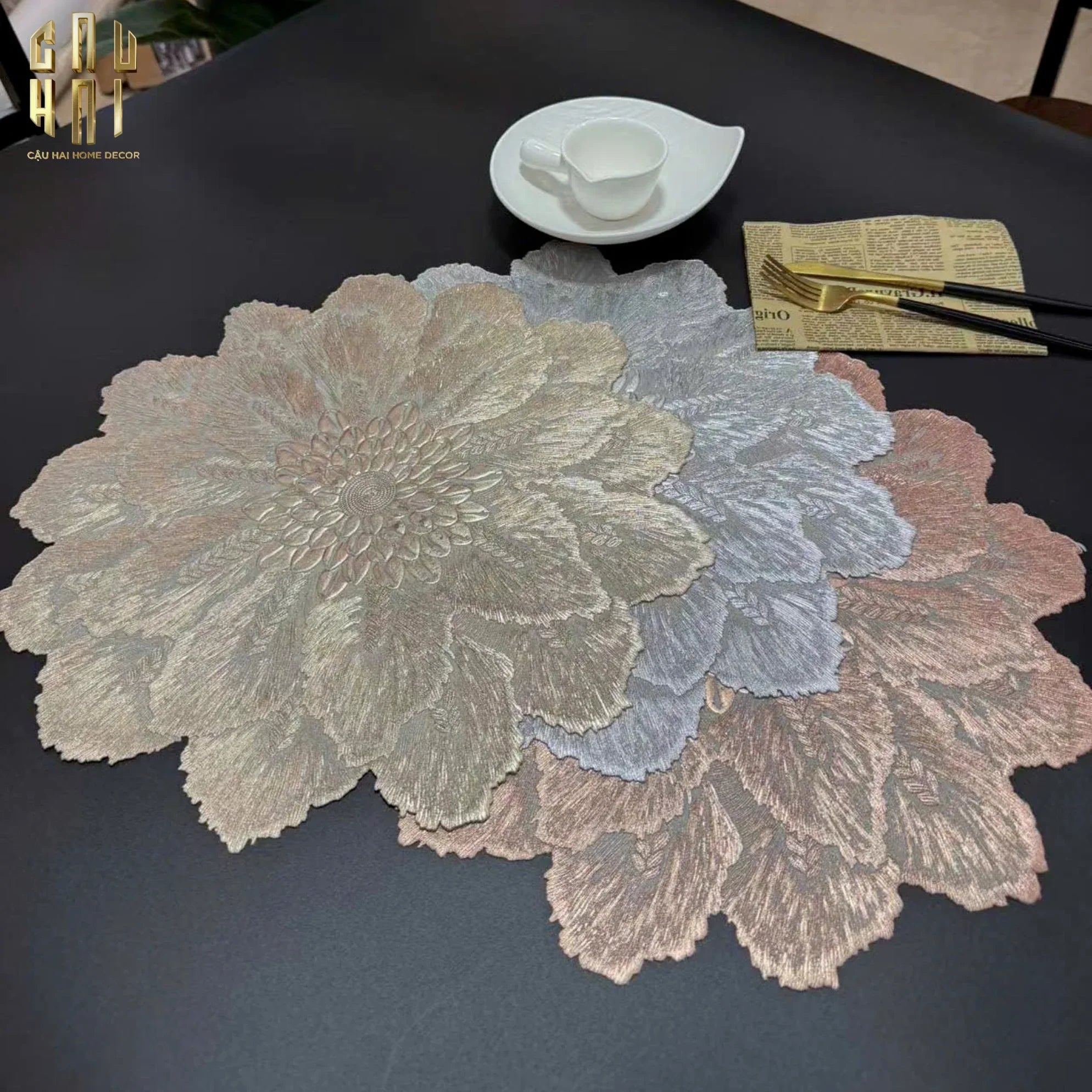 SET 2 TẤM LÓT BÀN ĂN - PLACEMAT CROWN BLOOM-CẬU HAI HOME DECOR