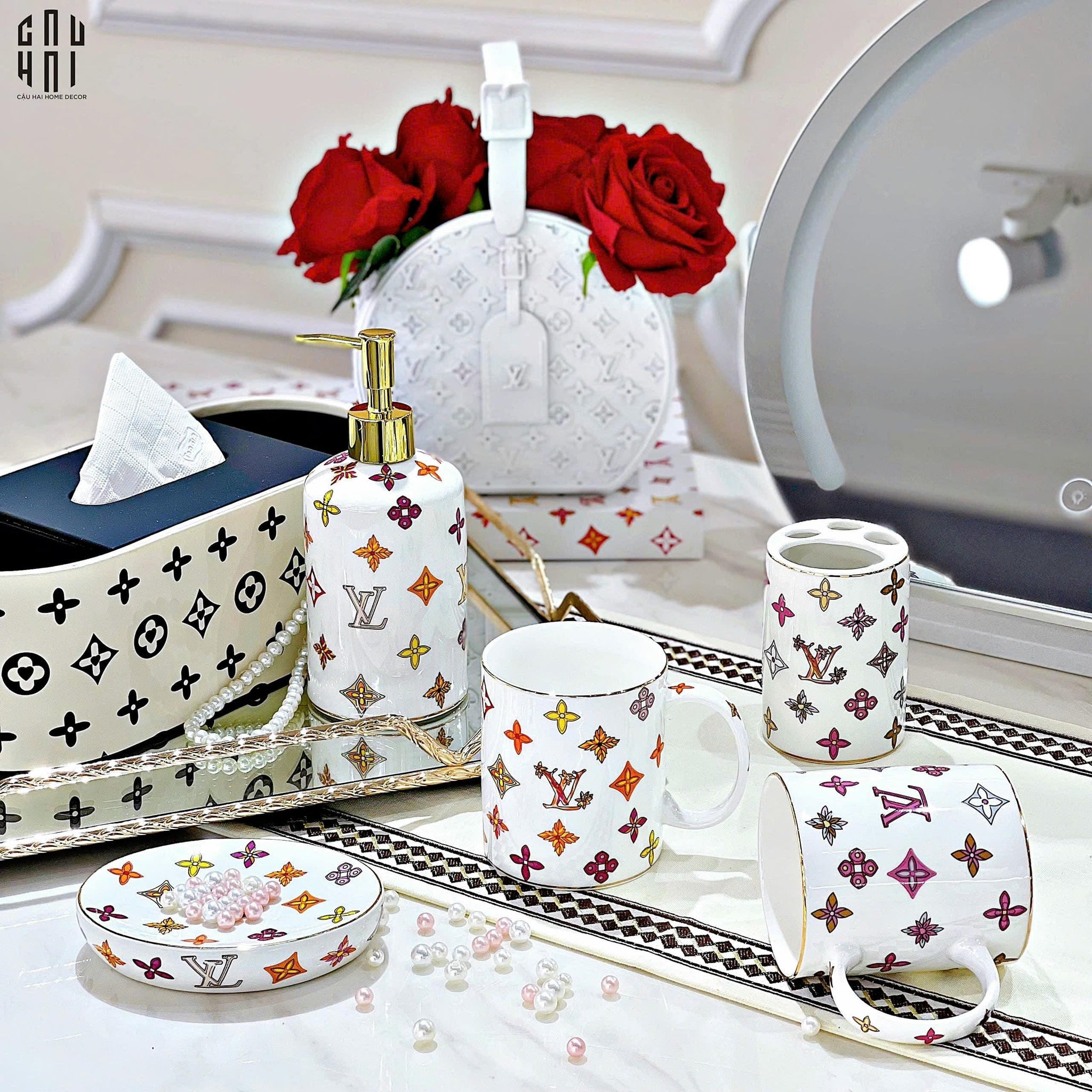SET NHÀ TẮM LUXURY LOUIS. V MONOGRAM 5PCS - FULL BOX SS25-CẬU HAI HOME DECOR