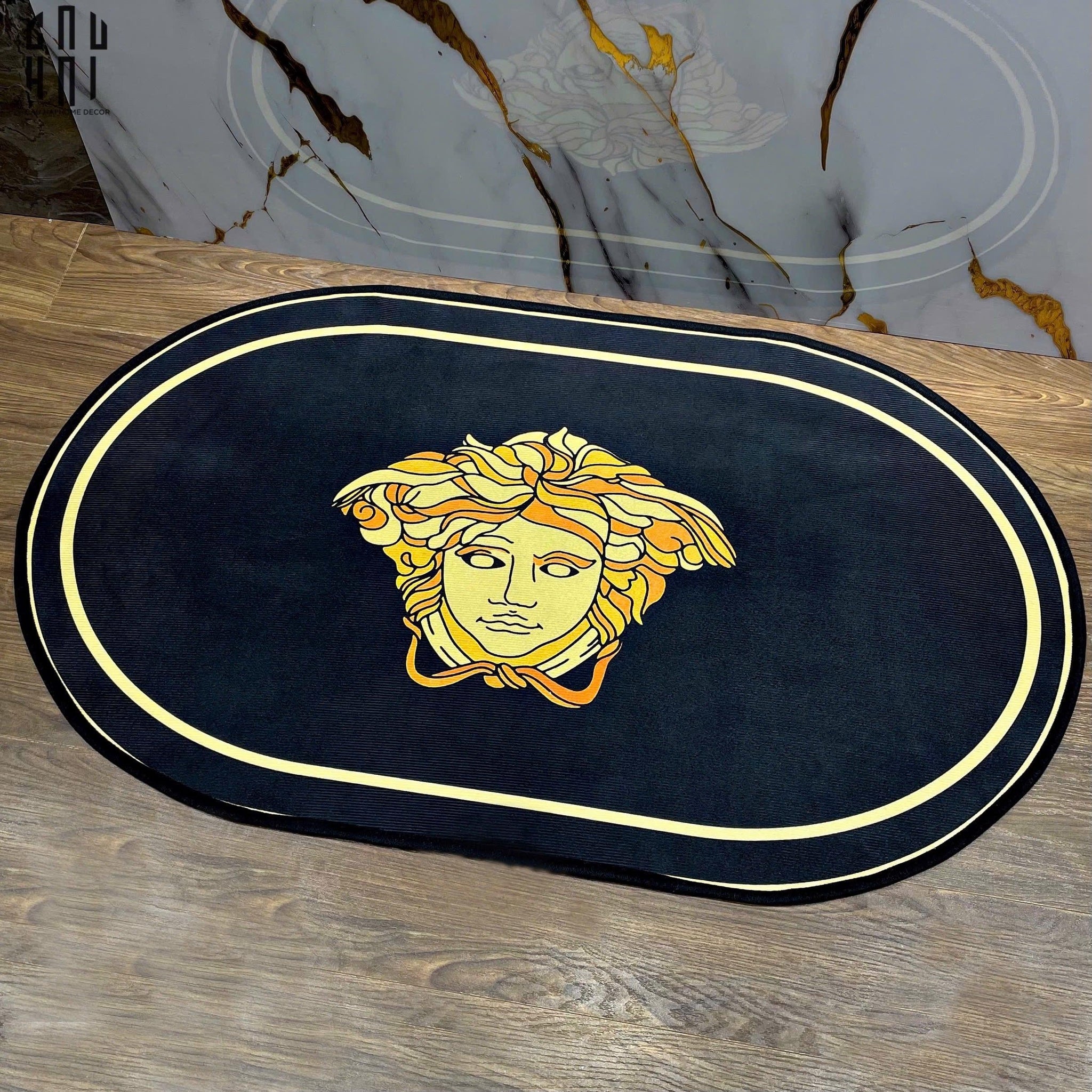 THẢM CỬA NHUNG BỈ - DOOR MAT - 60x100 GIANNI VERS. GOLDEN MEDUSA GAZE-CẬU HAI HOME DECOR