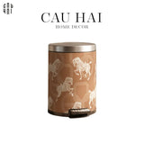 THÙNG RÁC DA WHITE HORSE 14L - BROWN-CẬU HAI HOME DECOR