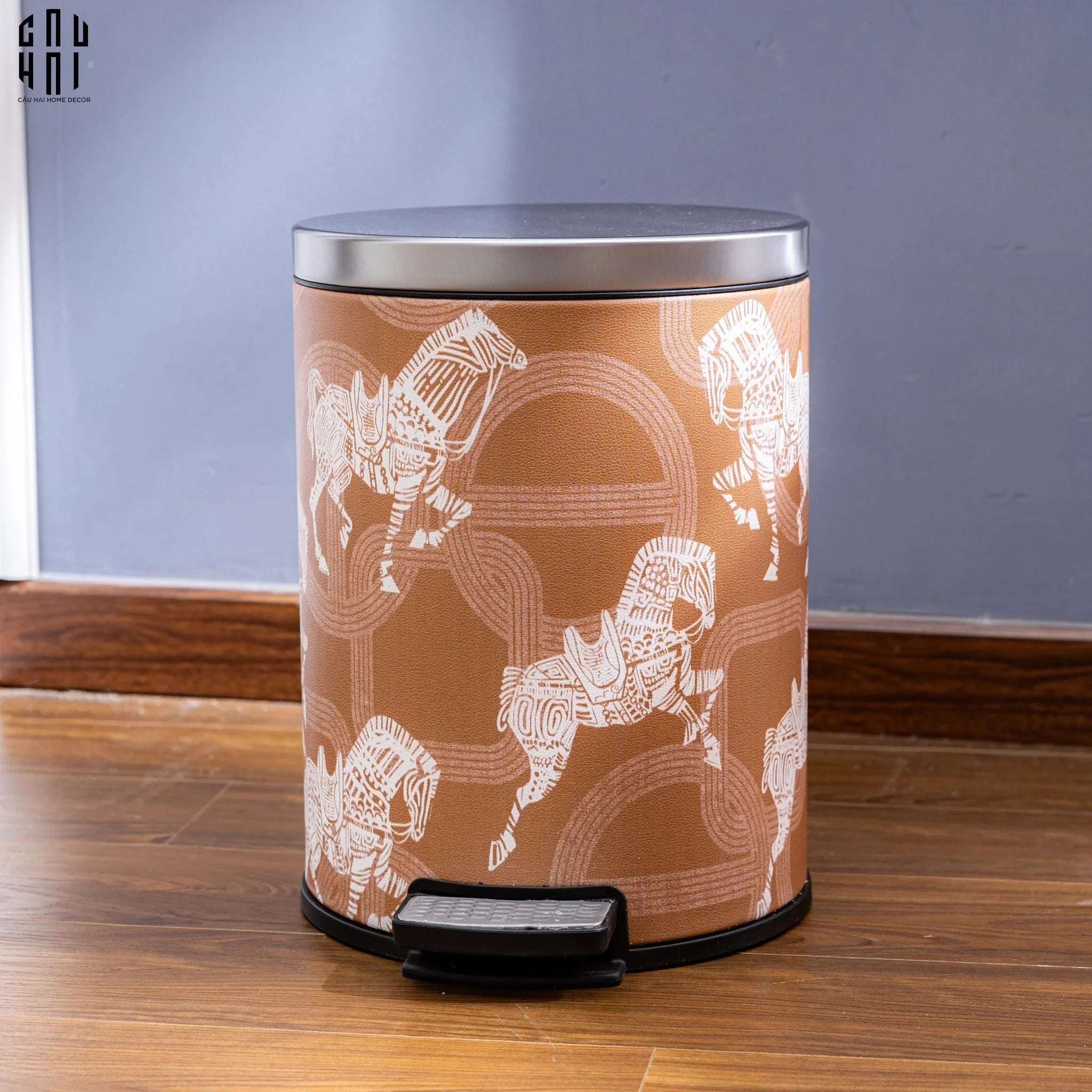 THÙNG RÁC DA WHITE HORSE 14L - BROWN-CẬU HAI HOME DECOR