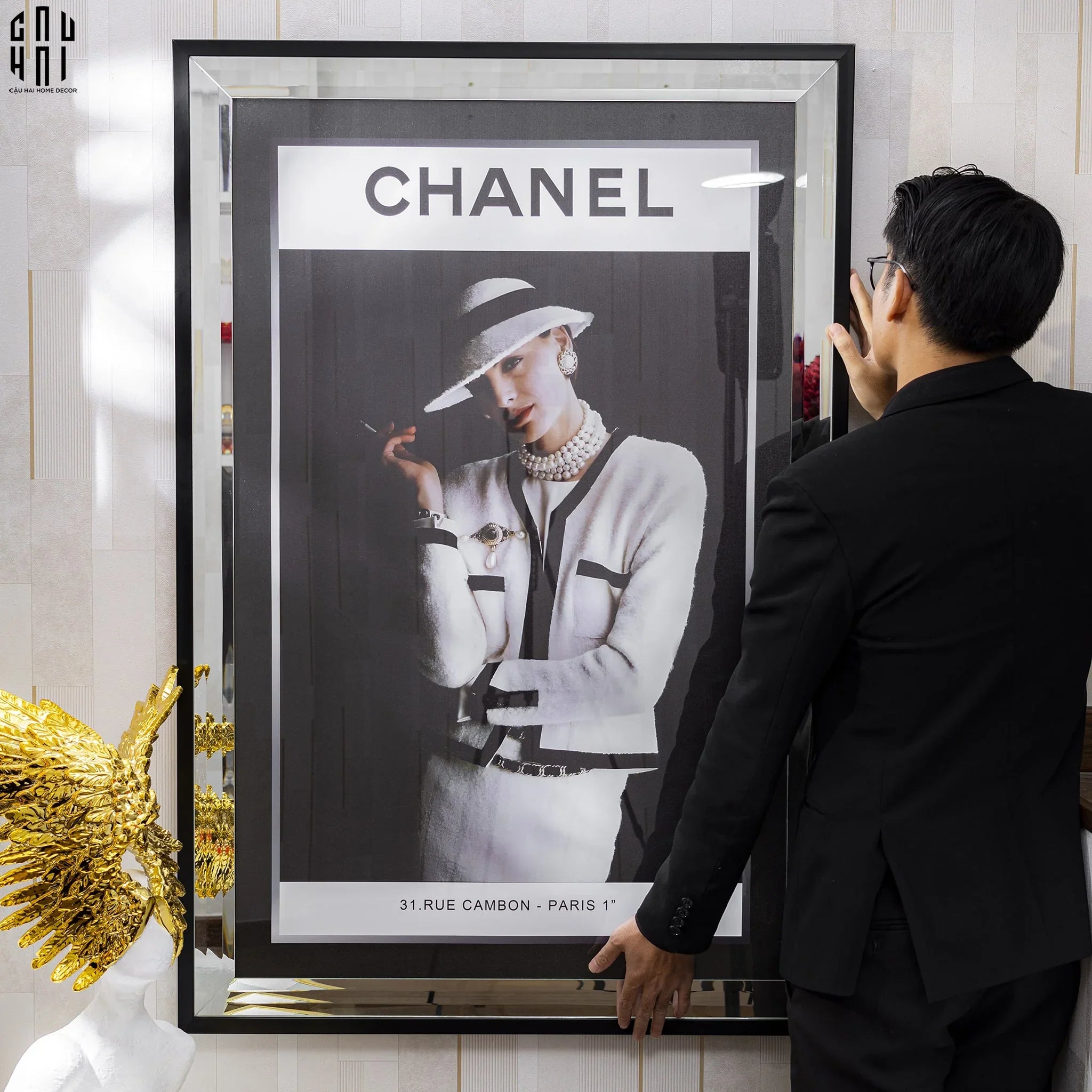 TRANH CANVAS CAO CẤP C-HAT GIRL 80X120CM - PHIÊN BẢN VIỀN ỐP GƯƠNG-CẬU HAI HOME DECOR