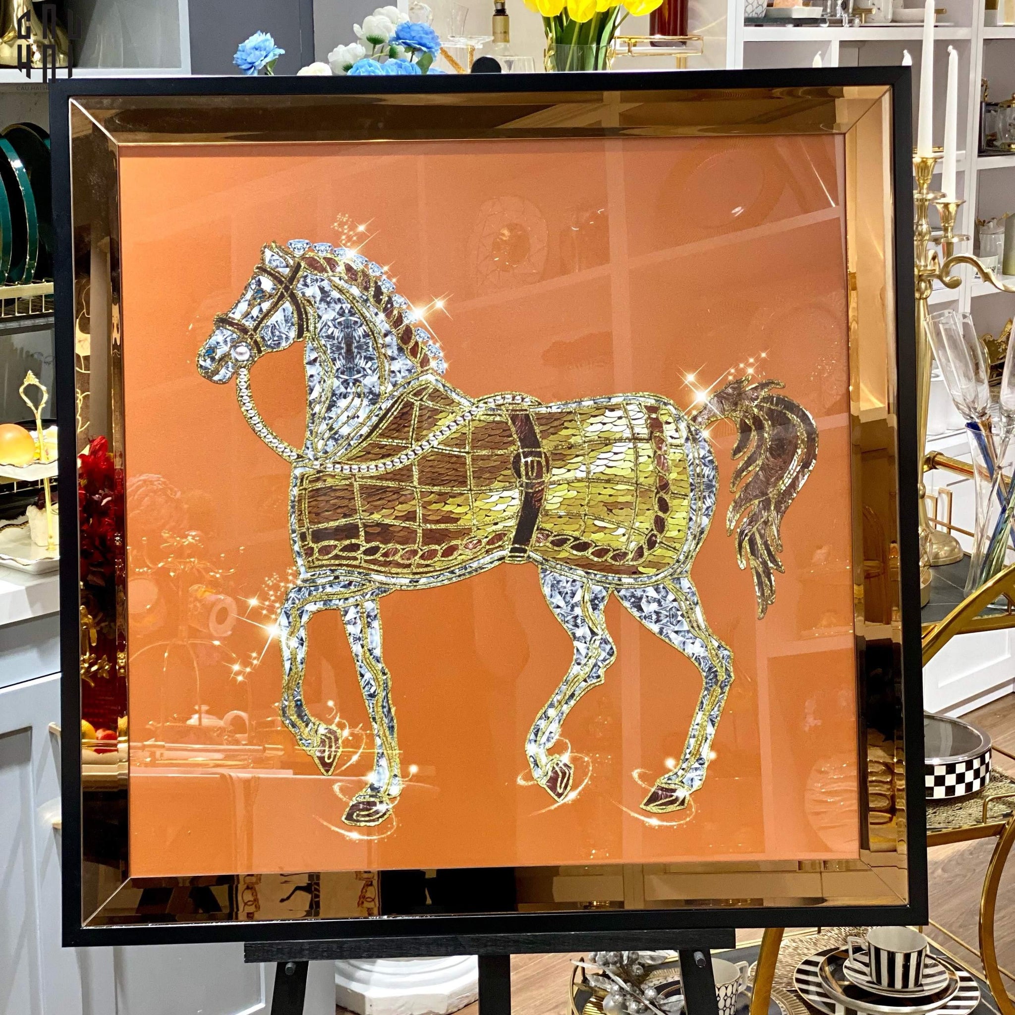 TRANH CANVAS TREO TƯỜNG SHINING H CHEVAL BLING BLING 94X94 CM - KHUNG GỖ VIỀN KÍNH-CẬU HAI HOME DECOR