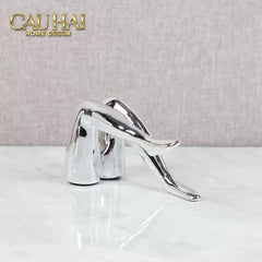 Tượng Gilded Runway Modeling Catwalk Fw25-CẬU HAI HOME DECOR