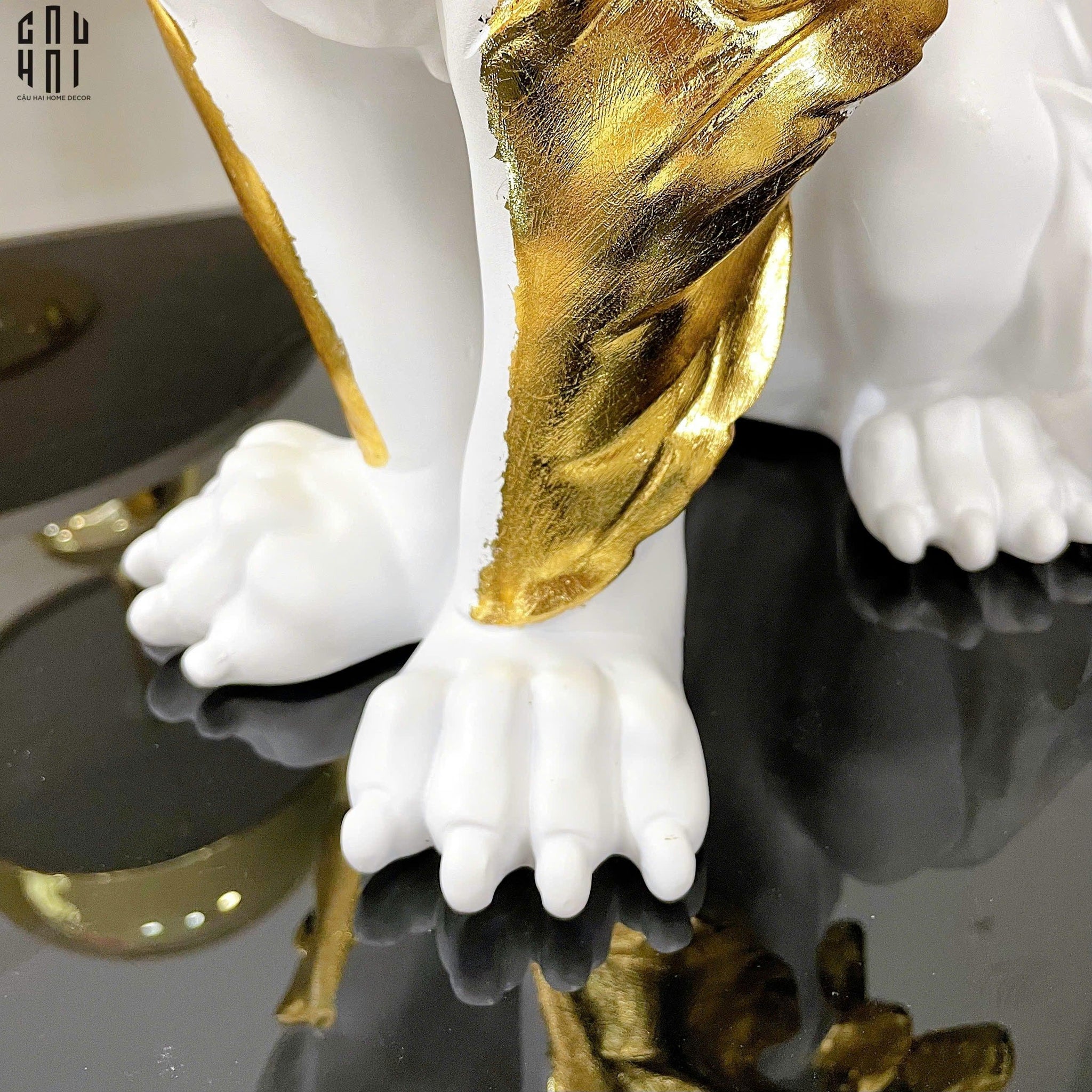 TƯỢNG MAJESTIC WHITE LION - GOLD DUST 50CM SS25-CẬU HAI HOME DECOR