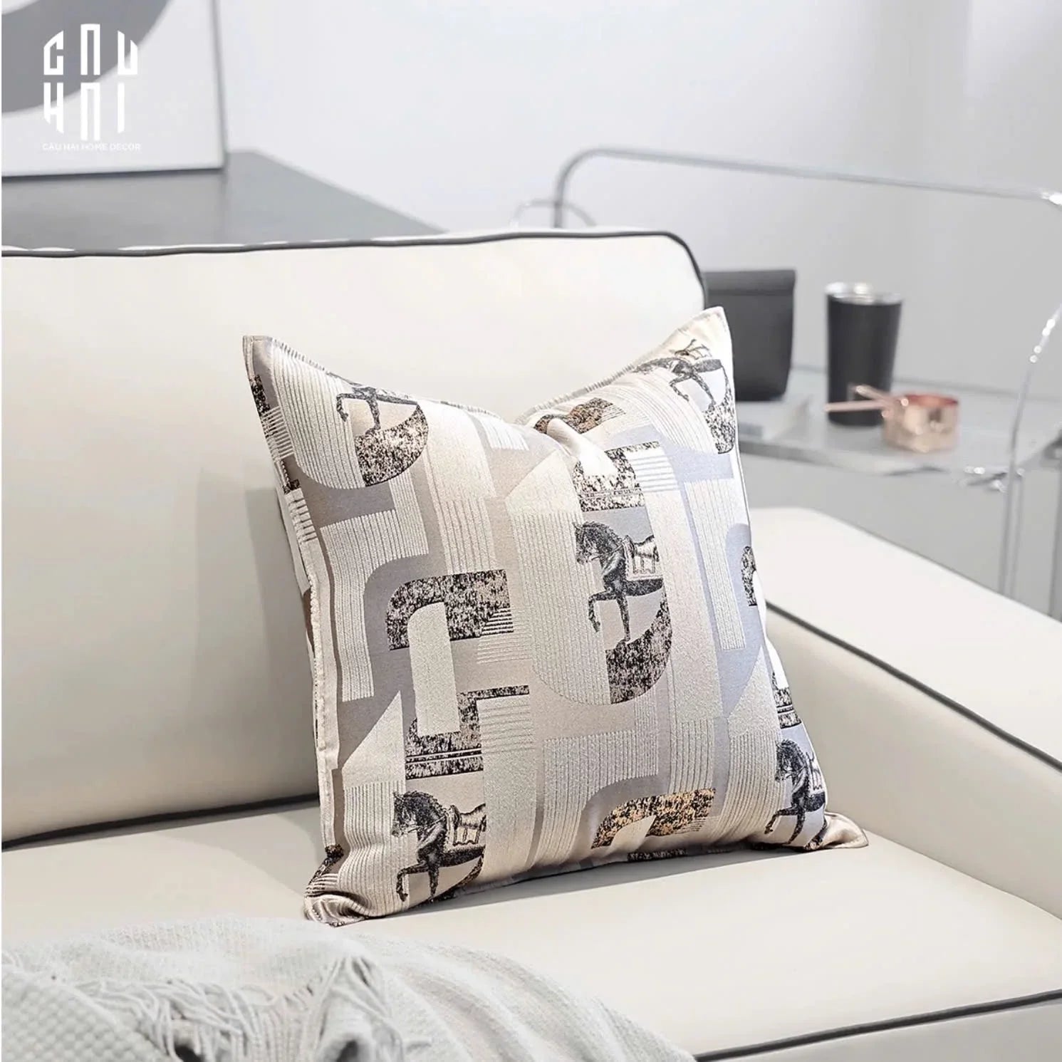 VỎ GỐI LỤA WHITE VELVET GALLOP 50.-CẬU HAI HOME DECOR