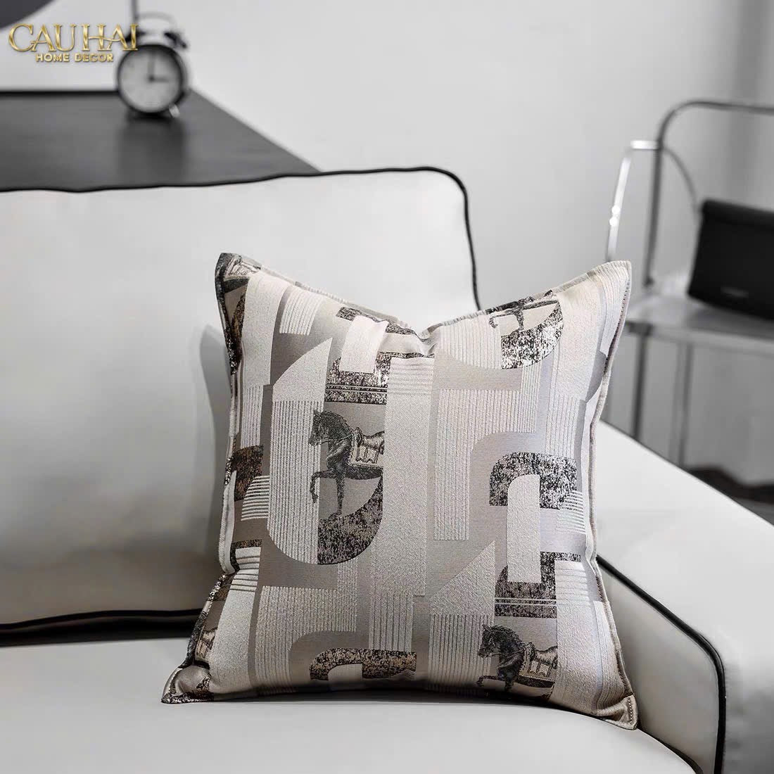 VỎ GỐI LỤA WHITE VELVET GALLOP 50.-CẬU HAI HOME DECOR