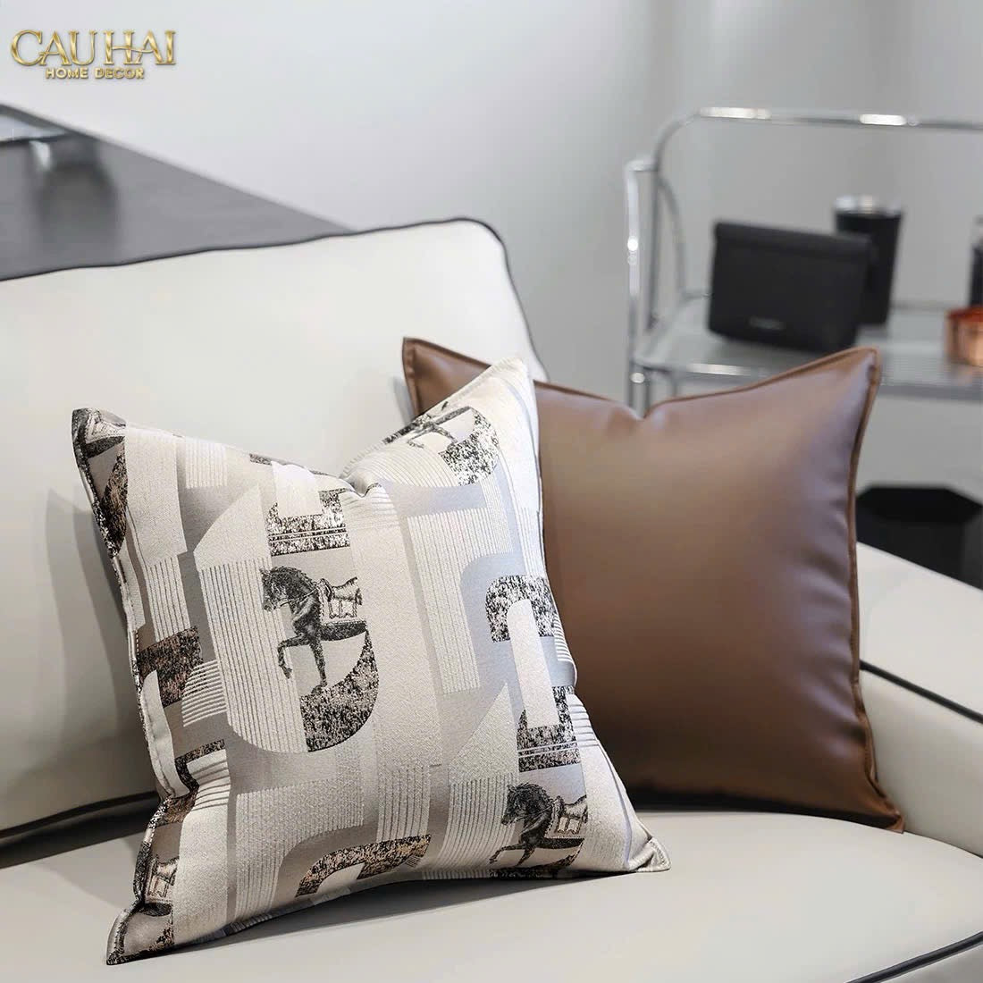 VỎ GỐI LỤA WHITE VELVET GALLOP 50.-CẬU HAI HOME DECOR