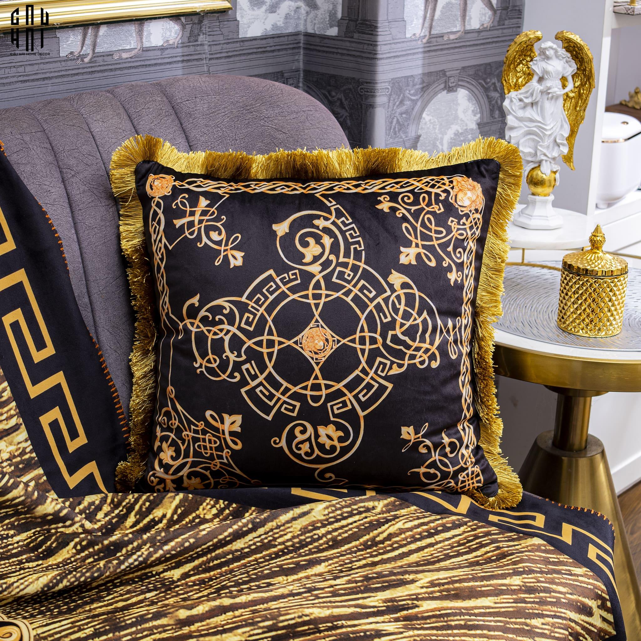 Vỏ Gối Nhung Chenille V Class Medusa Imperial Noir Gold Barocco Scrollwork 45-CẬU HAI HOME DECOR