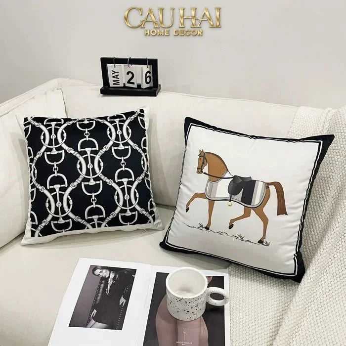 Vỏ Gối Nhung Horsebit Noble Héritage - Noir Motif 45-CẬU HAI HOME DECOR