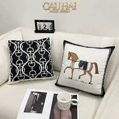 Vỏ Gối Nhung Horsebit Noble Héritage - Noir Motif 45-CẬU HAI HOME DECOR