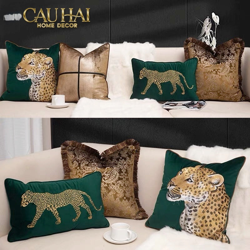 Vỏ Gối Nhung Leopard Gaze Emerald 45x45-Vỏ Gối-Cậu Hai Home Decor-CẬU HAI HOME DECOR