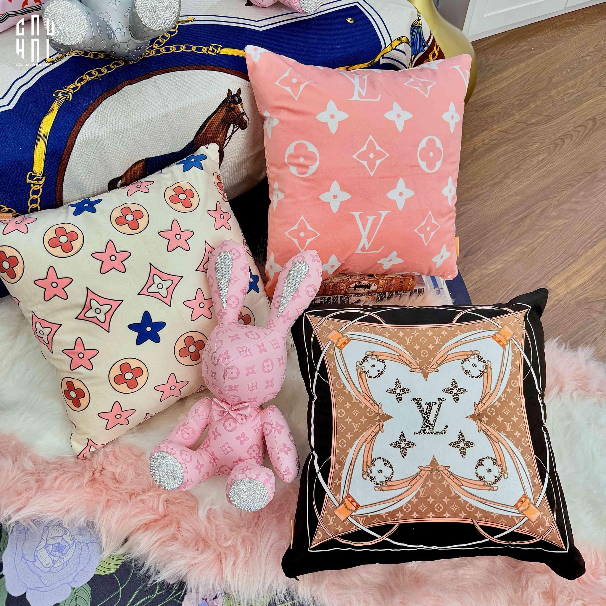 VỎ GỐI NHUNG LOUIS MONOGRAM INFINITY 45.-CẬU HAI HOME DECOR