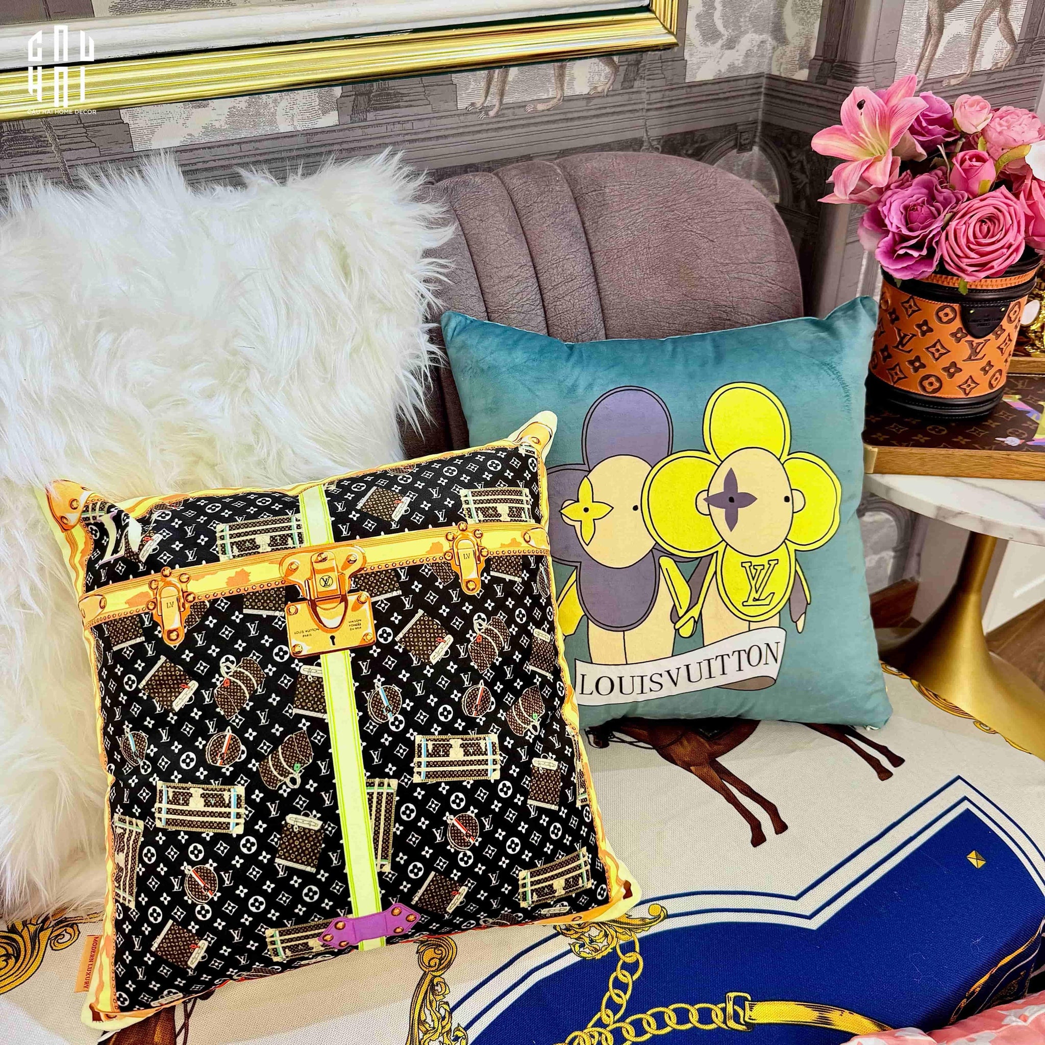 VỎ GỐI NHUNG LOUIS VIVIENNE 45.-CẬU HAI HOME DECOR