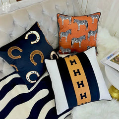 Vỏ Gối Nhung Savoire Atélier Fortune Horseshoe Gallop 45-CẬU HAI HOME DECOR