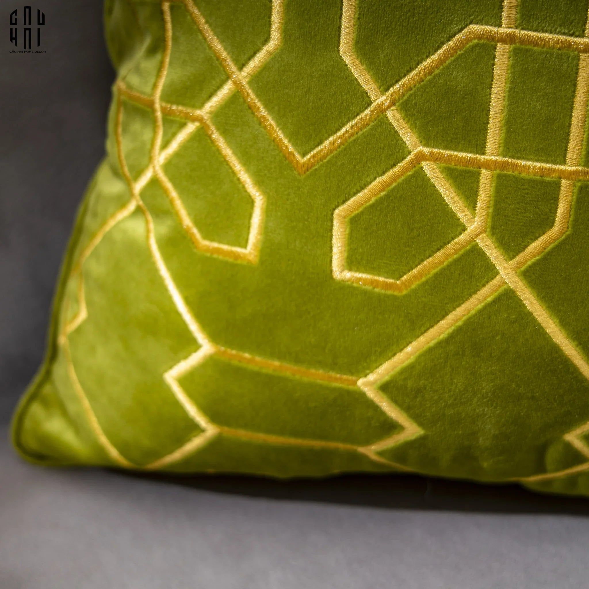 VỎ GỐI SOFA NHUNG GATSBY - VERDANT GOLD 45.-CẬU HAI HOME DECOR