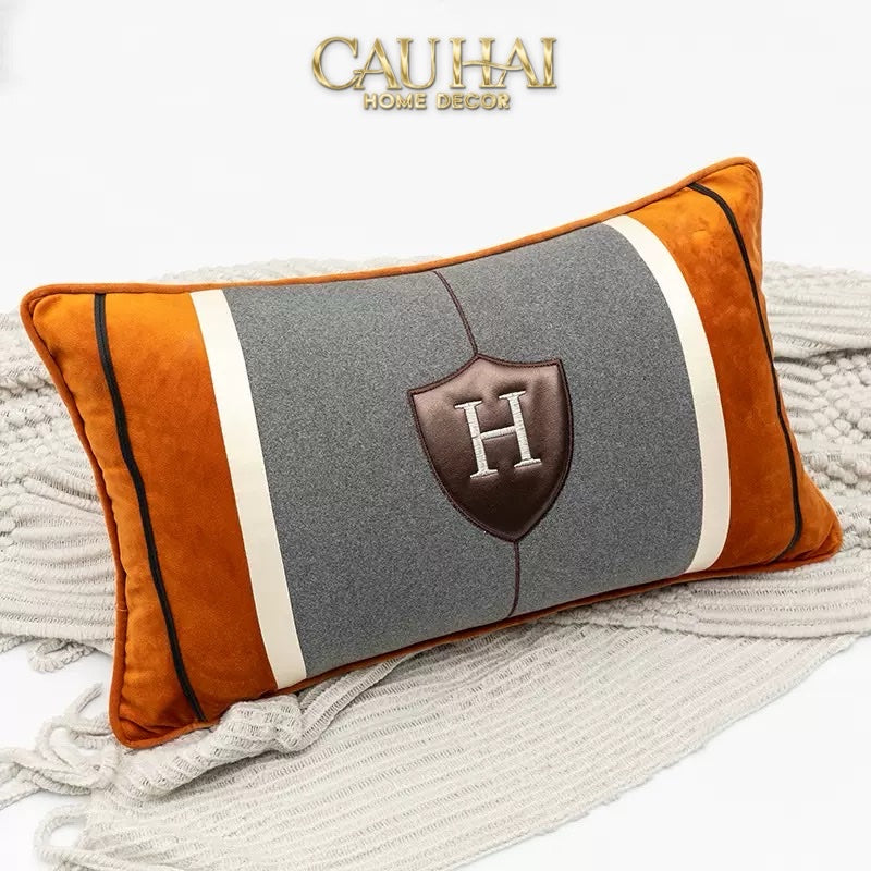 GỐI NHUNG TERRA HERITAGE H CREST 30X50